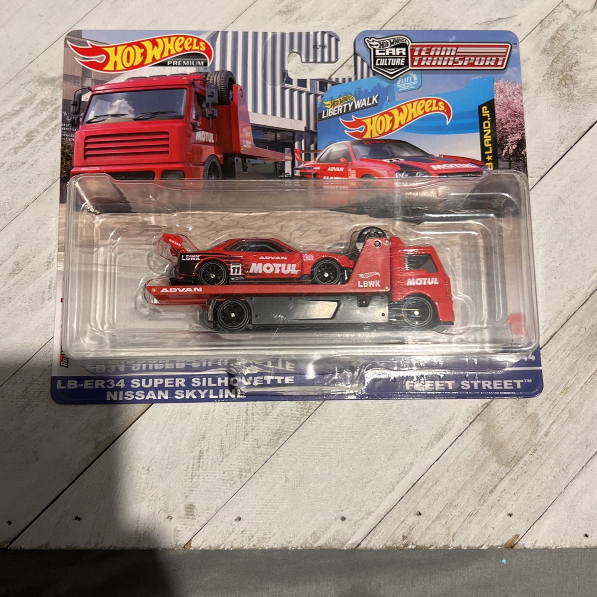 Hotwheels LB-ER34 SUPER SILHOUETTE NISSAN SKYLINE TEAM TRANSPORT