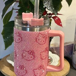 Hello Kitty Hand Made 40 Oz Cup 
