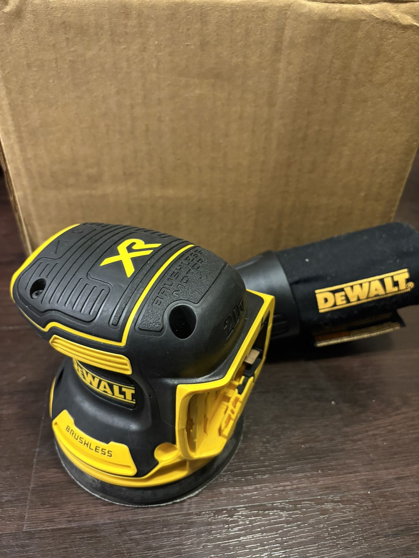 Dewalt 20v Brushless Sander New