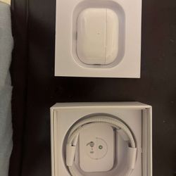 Apple AirPods Pro 2nd Generation with MagSafe Wireless Charging Case (USB‑C)...