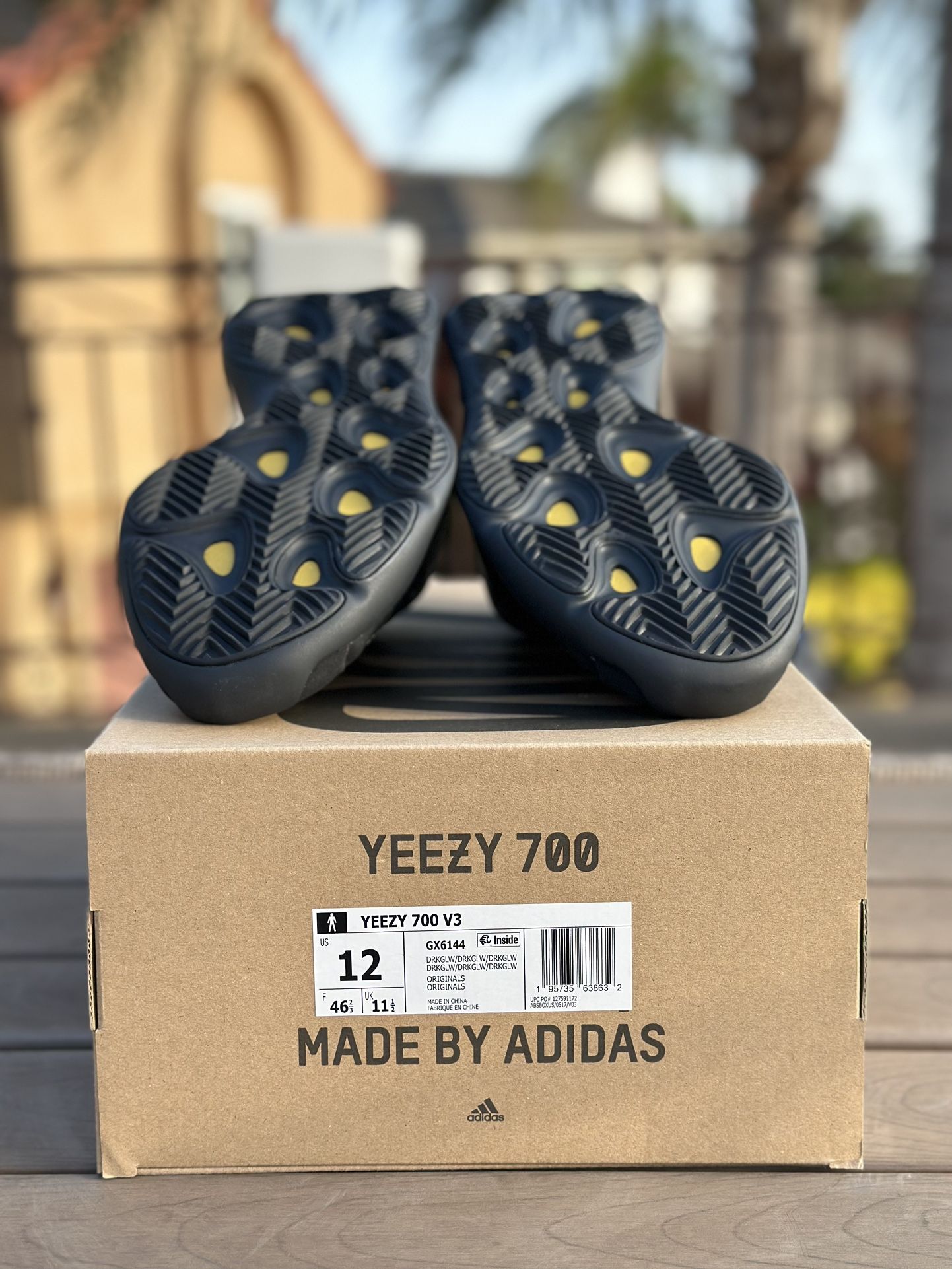 Brand New Yeezy 700 V3 Dark Glow Size 12 for Sale in El Segundo 