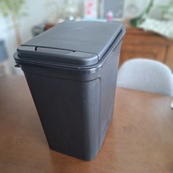 Trash Can 7.6 Gallon 