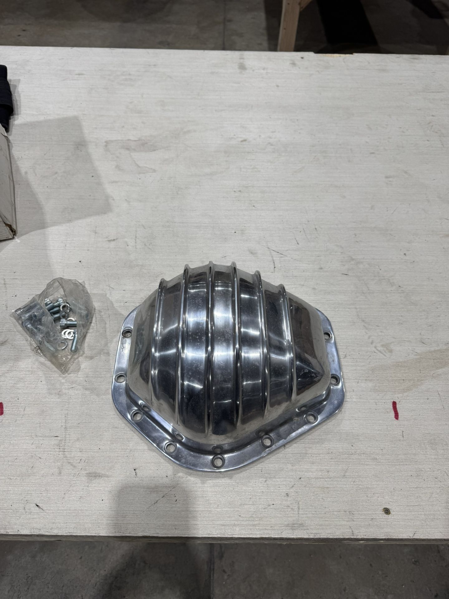 New GM 14 Bolt Aluminum Differential Cover