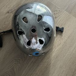 Casco Para Skateboard Plateado 