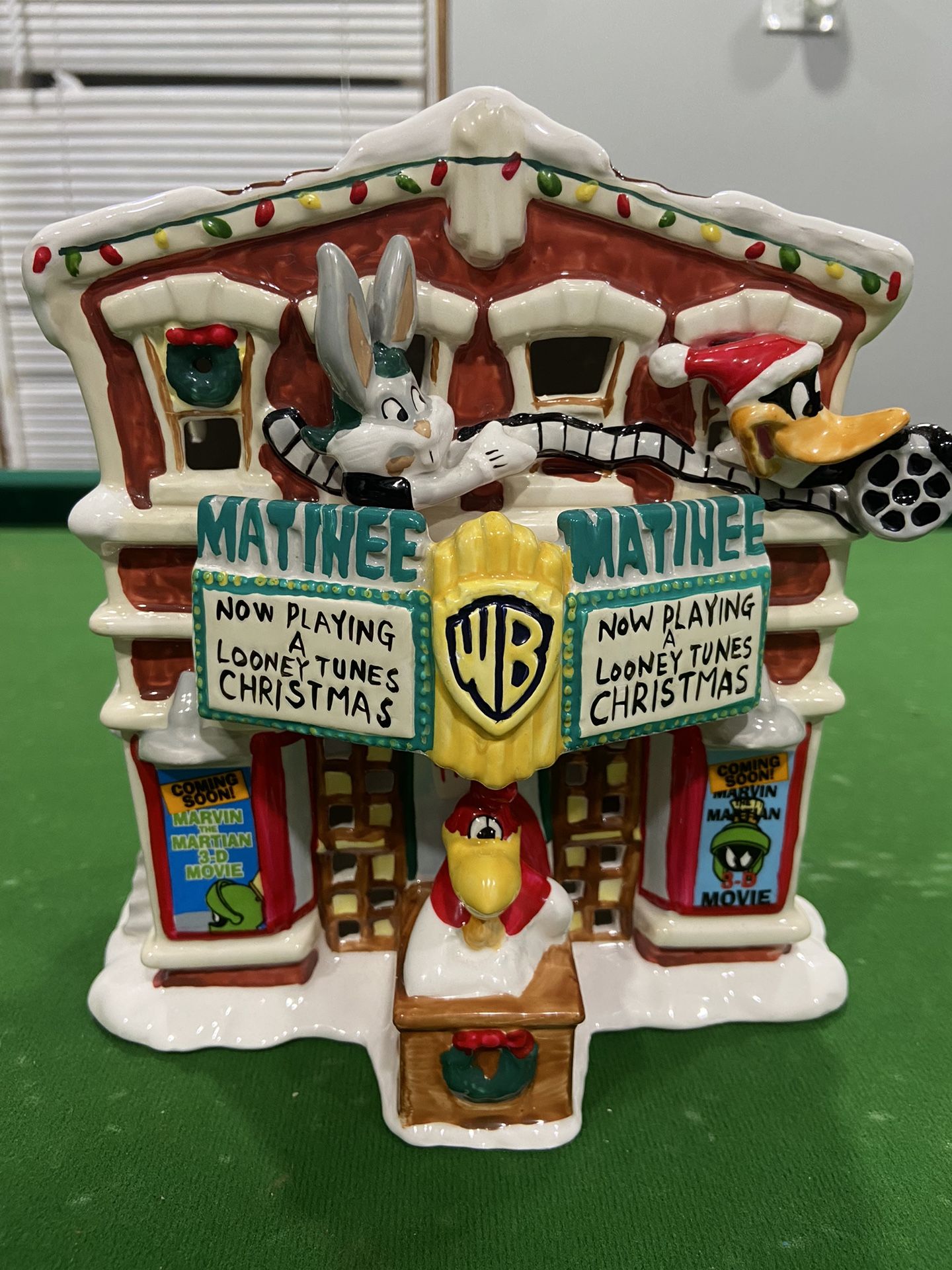1996 Warner Bros Looney Tunes Matinee Theater Christmas Village Daffy Duck