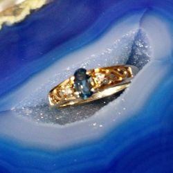 10k Solid Yellow Gold London Blue Topaz & Diamond Ring Size 4 