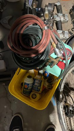Refrigerant many14oz cans+equip