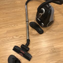 Titan 1400 Vacuum Cleaner