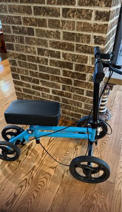 Knee scooter  like new !