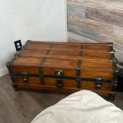 Vintage P&S Floral Two Tier Trunk 