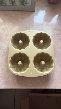 Mini bunt cake pan