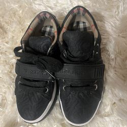 Toddler Boys Burberry Shoes In Size 30