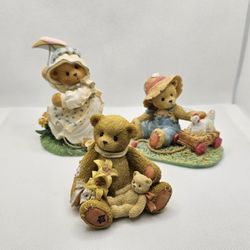 3 New Cherished Teddies Lot  Figurine Set Spring Lily Henry Megan Girl Boy 1997

Mint condition, kept in the box, box has some spots/writing

LILY  - 