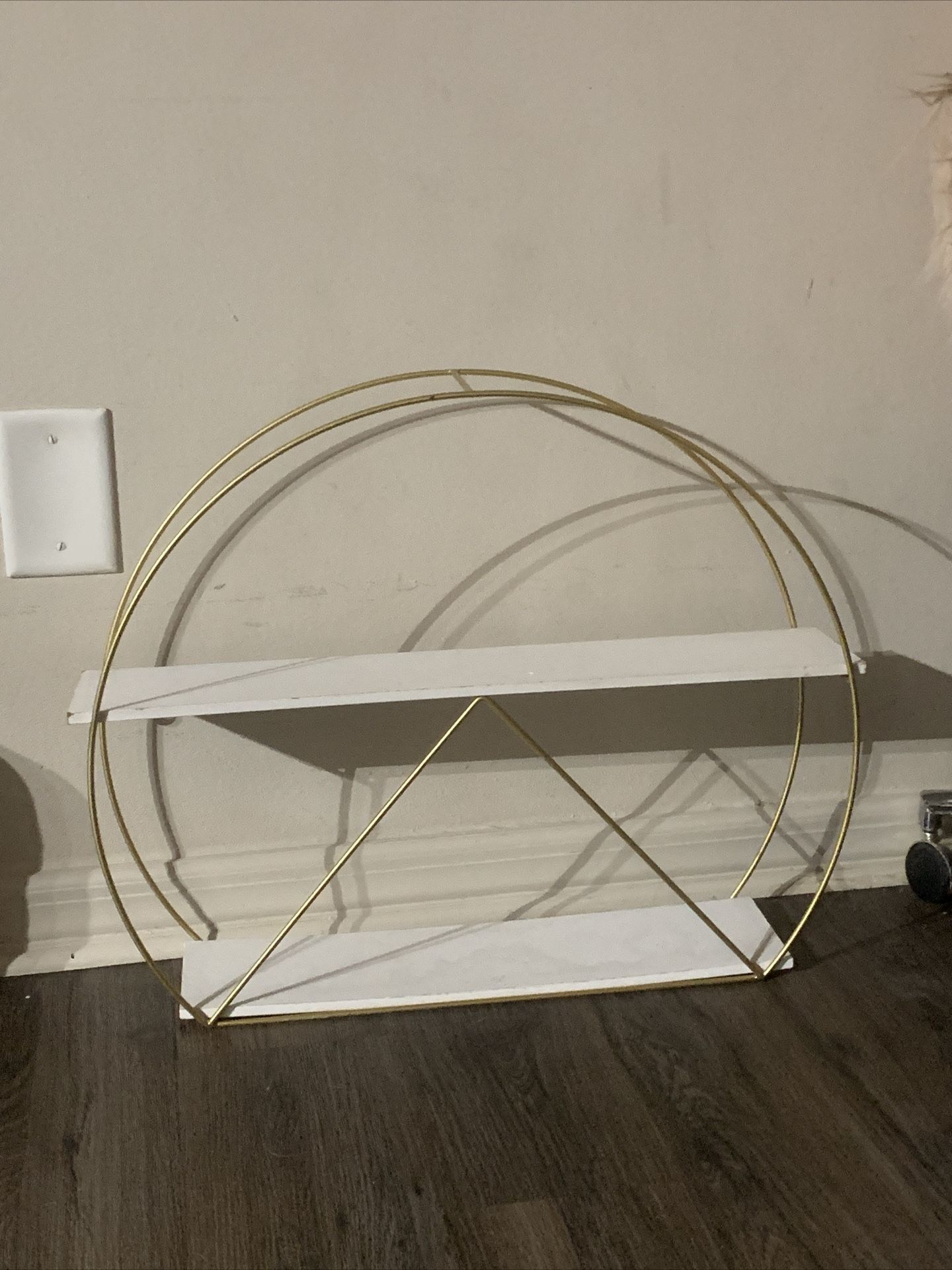 Hanging shelf display