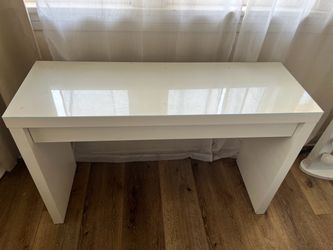 Vanity table