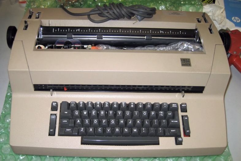 VINTAGE IBM Correcting Selectric 2 - Typewriter