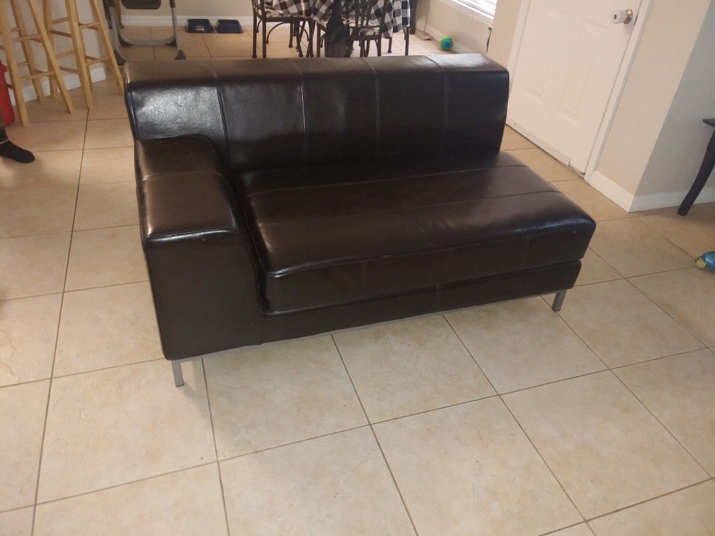 Great condition leather couches comes with small end table