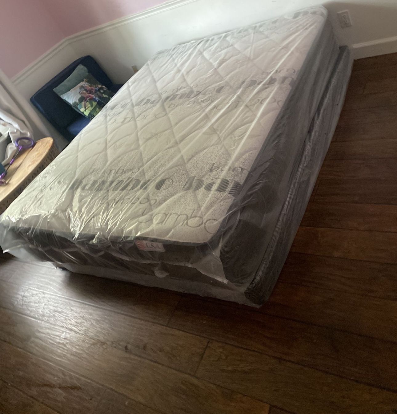 NEW MATTRESS KING SIZE PLUSH WITH BOX SPRING