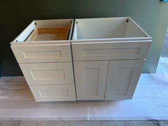 42” Vanity Linen Shaker Off White Cabinet