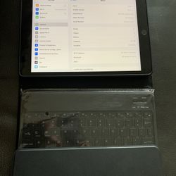 Apple iPAD 9th Gen 64 GB Wi-Fi W Keyboard 