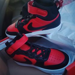 Nike court borough mid 2