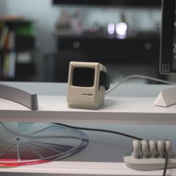 Apple Watch Series 3 Plus stand and charger