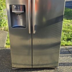 Samsung Fridge Size 36w 30d 69h) I Can Help You With Free Delivery Within 10 Miles Distance 