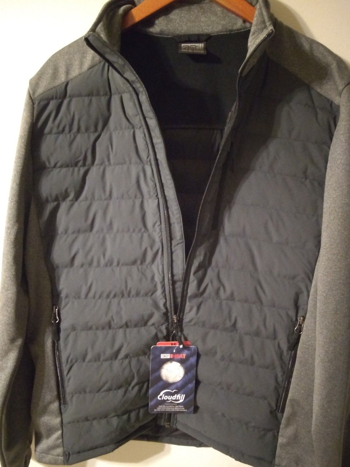 32 DEGREES CLOUD FILL JACKET FOR MEN SIZE MEDIUM. "PICK UP ONLY"