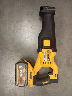 DEWALT FLEXVOLT 60V MAX Brushless Cordless Reciprocating Saw, model DCS389 with 60v flexvolt battery