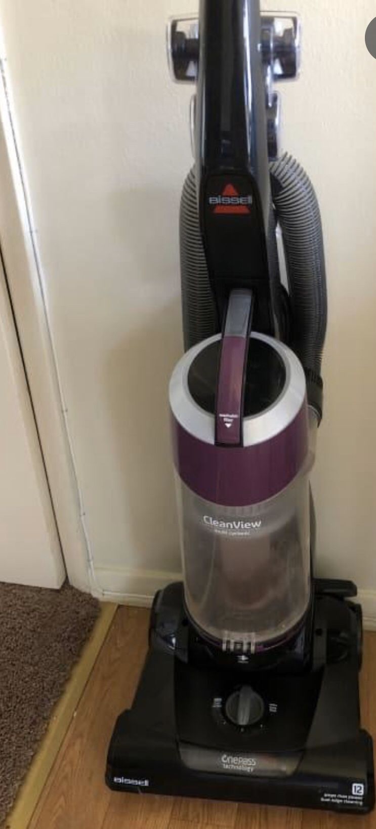 Bissell cleanview vacuum with onepass technology 2492! Used for demonstration purposes only!