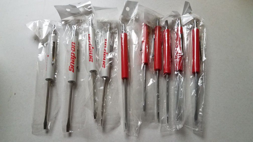 Snap on pocket screwdriver with valve core remover