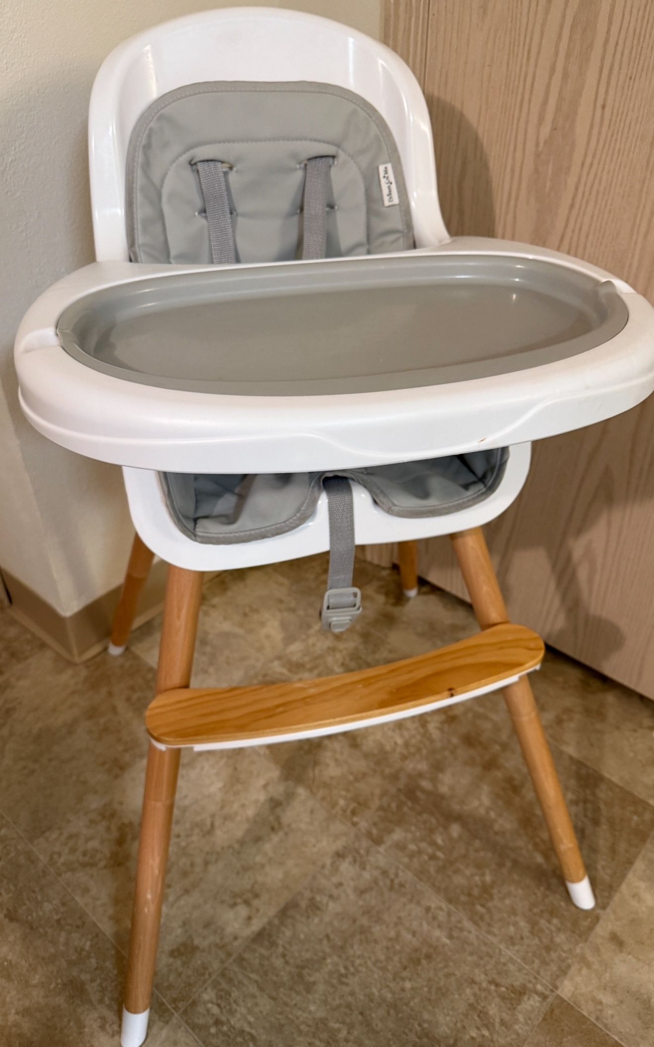 Dream On Me High Chair  Great Condition 