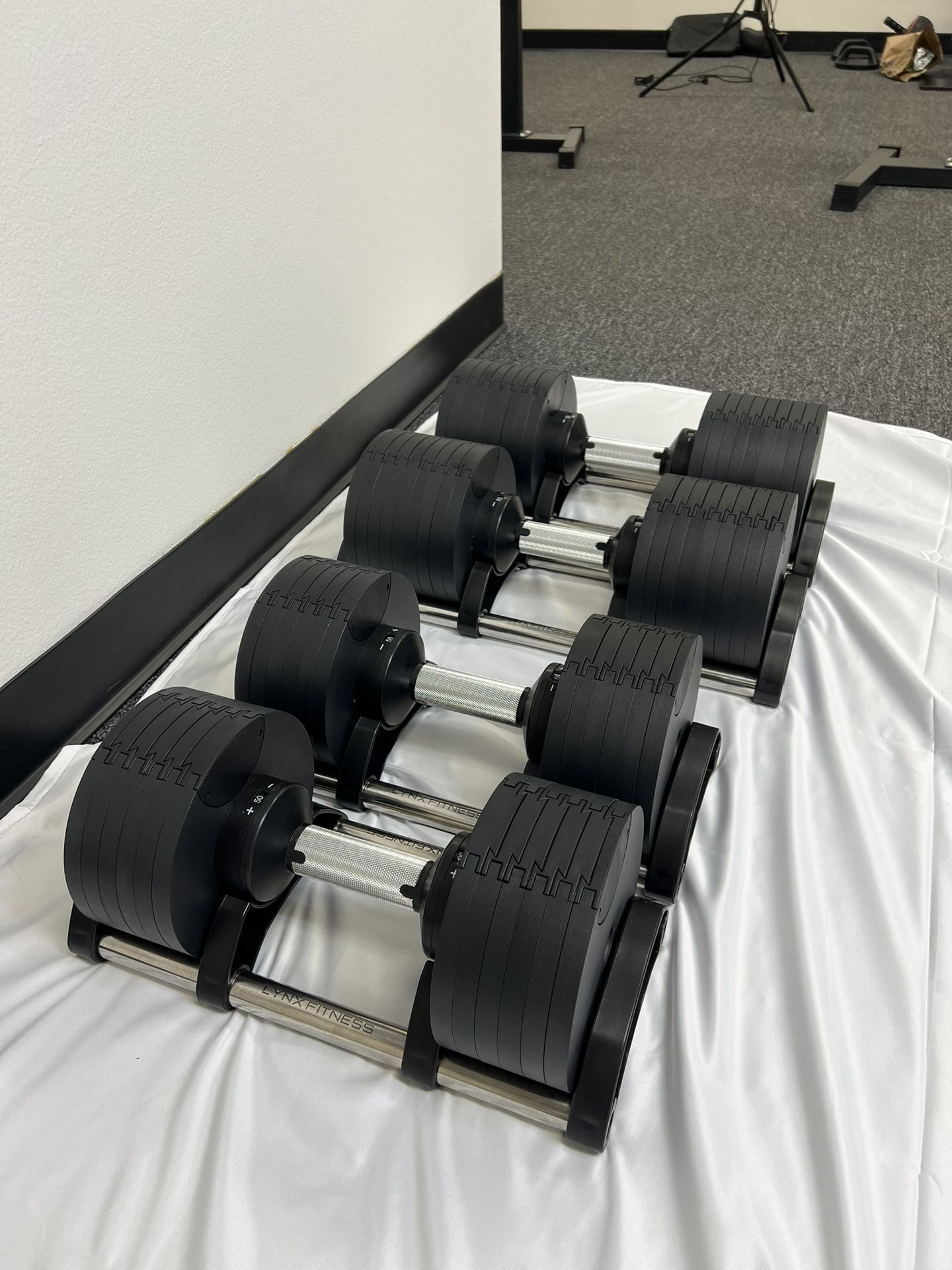 ( BRAND NEW IN BOX ) Pair Of 50lb Adjustable Dumbbells - Click On My Profile For More Gym Equipment