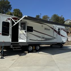 Travel Trailer. Excellent Shape