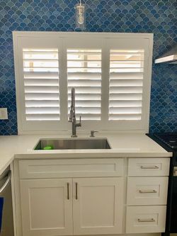 Plantation Shutters (FREE ESTIMATES & SAME DAY PRICING)- Custom, Wood, Interior Window Treatments, Coverings. Persianas de Madera. Se Habla Espanol.