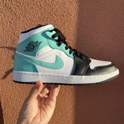 Air Jordan 1 Mid 