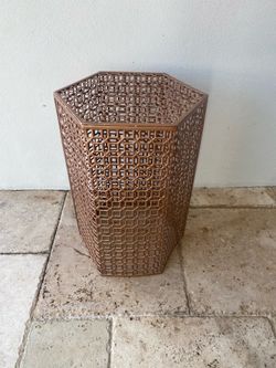 Gold-Bronze Metal Floor Pedestal Stand