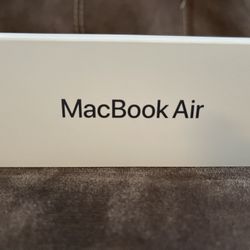 Brand New 2025 MacBook Air 15inch - M4 Processor, 16GB RAM, 256GB SSD