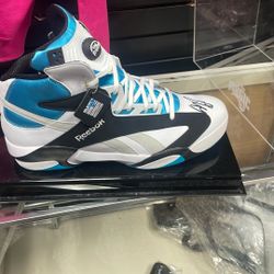 Shaquille Oniel Autographed Shoe