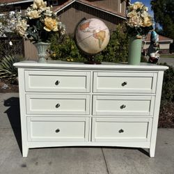 White Bassett Solid Wood Dresser Chest of Drawers Furniture Great Condition 