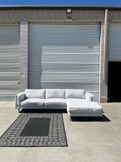 🛋️ Living Spaces Sectional with Right-Hand Facing Chaise | 🚚 Delivery Available