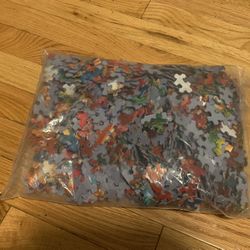 Surprize puzzle with a 1000 pieces, Do not have box what it came in  unsure of pic on puzzle.  I am sure it would be beautiful