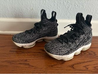 Nike LeBron 15