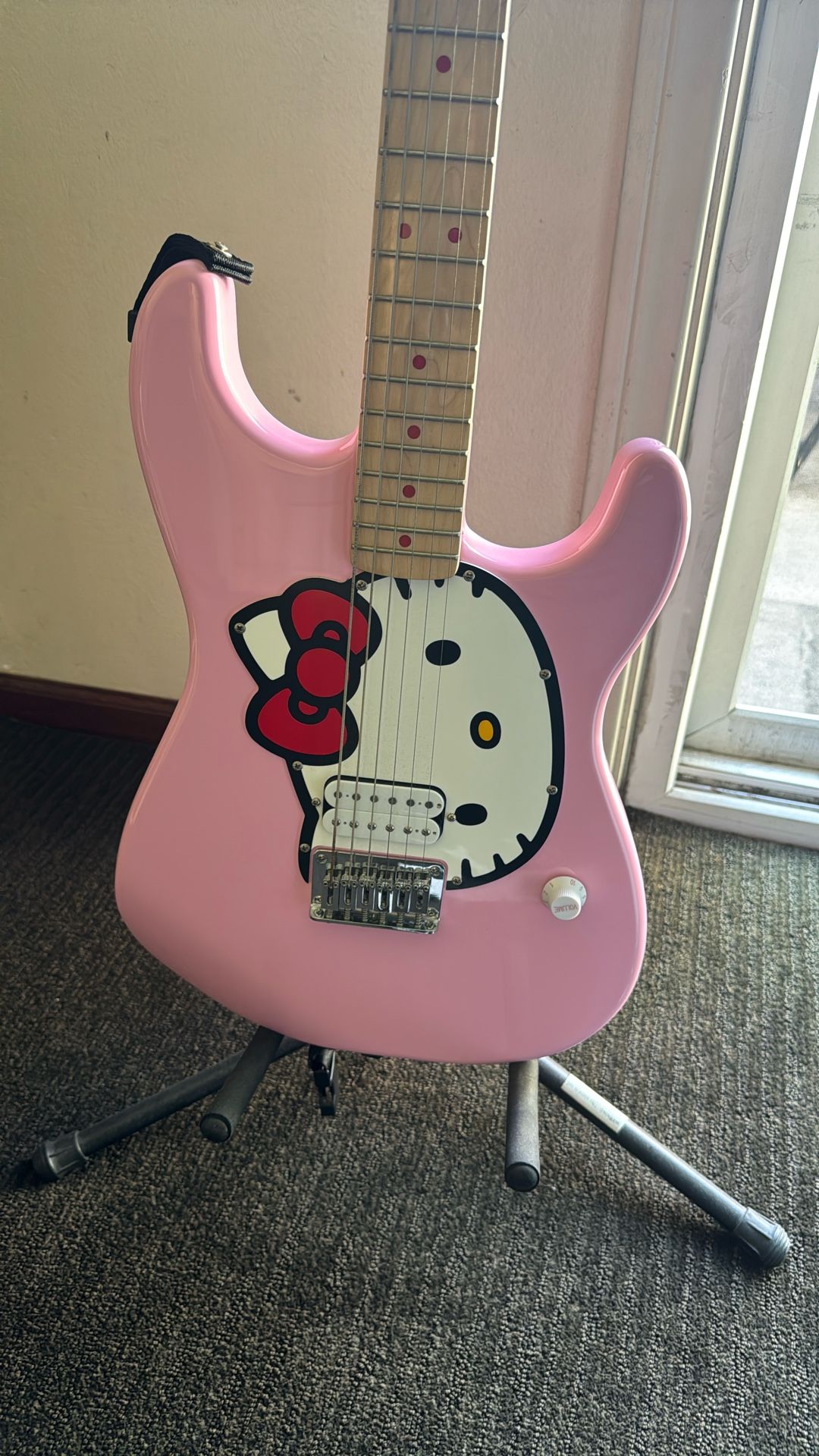 Fender Squier Hello Kitty