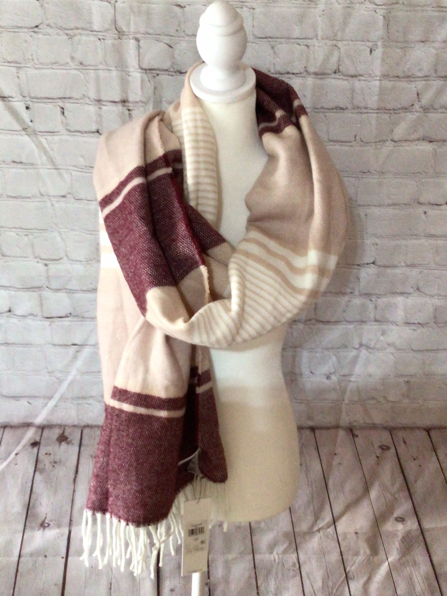 Calvin Klein NWT striped blanket scarf pink/cream oversized with fringe 
