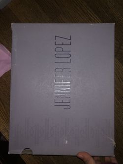 JENNIFER LOPEZ size 5.5 HEELS.