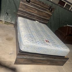 Ashley furniture queen bed frame with lamps & mattress ..Free delivery available 🚛🚛