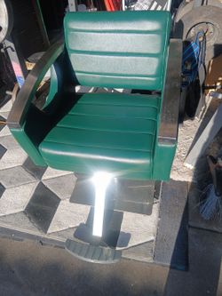 Salon chair