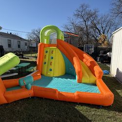 Wet or dry bounce house