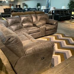 Tambo Canyon Reclining Sectional /couch